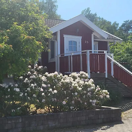 Minihus Med Stor Traedgardstomt Naera Golf Och Hav Villa Trosa Exterior photo