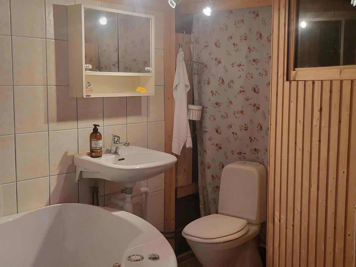 Holiday home Minihus Med Stor Traedgardstomt Naera Golf Och Hav Trosa