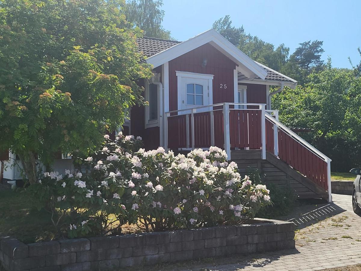 Minihus Med Stor Traedgardstomt Naera Golf Och Hav Holiday home