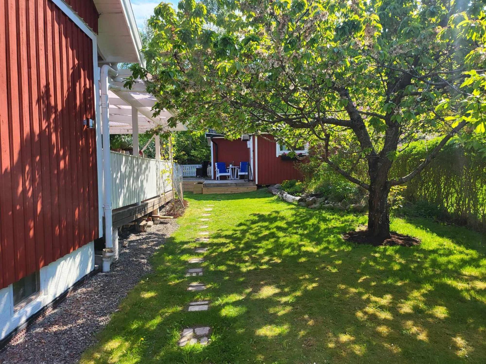 Minihus Med Stor Traedgardstomt Naera Golf Och Hav * Trosa